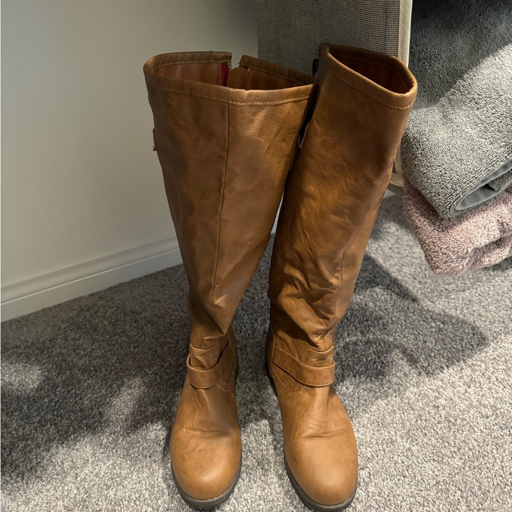 Woman’s Brown Boots